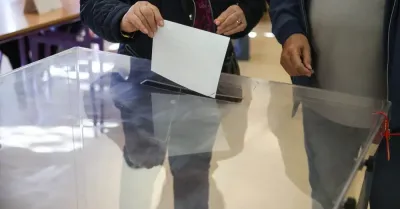 Exit poll: Gibała (36,6 proc.) i Piątkowska (24,4 proc.) w II turze wyborów prezydenta Krakowa