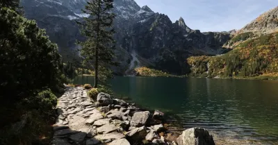 Tatry: seria wypadków, nie żyje turysta; TOPR ostrzega przed zlodowaciałym śniegiem